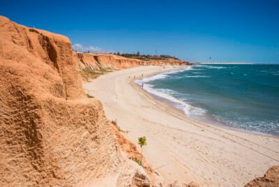 Serviços que apoiam o turismo e a vida urbana em Aracati