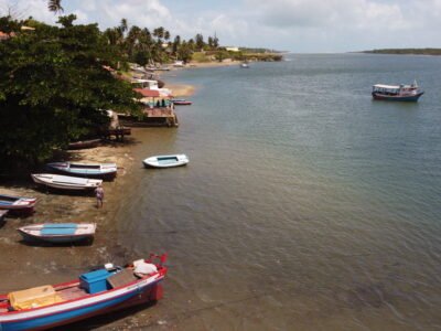 Fortim Ceará: Onde o Rio Jaguaribe Encontra o Mar em Paraíso Preservado